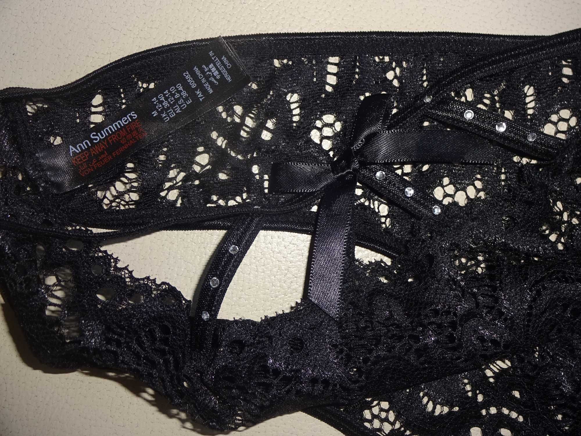 Ann Summers koronkowe stringi majtki z dziurką paski cyrkonie M  38-40