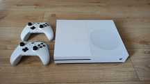 Xbox One S 1 Tb + 2 pady
