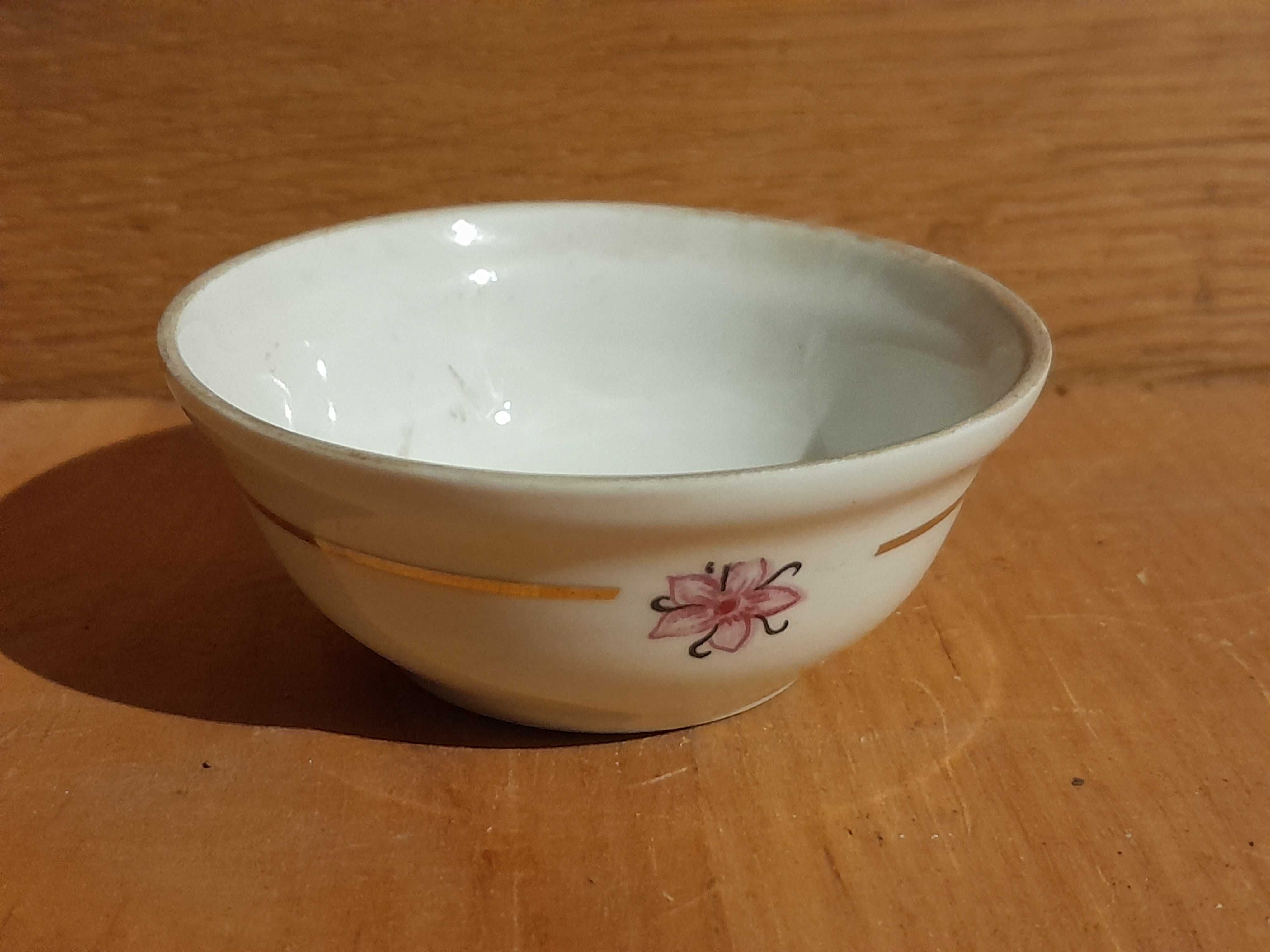 Stara porcelana maleńka miseczka spodek spodeczek  retro vintage