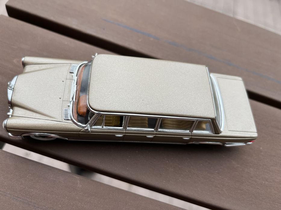 Vitesse 1:43 Gold Metallic 1965 Mercedes-Benz Pullman 600