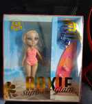 Lalka Roxie akcesoriami- z deską do surfingu