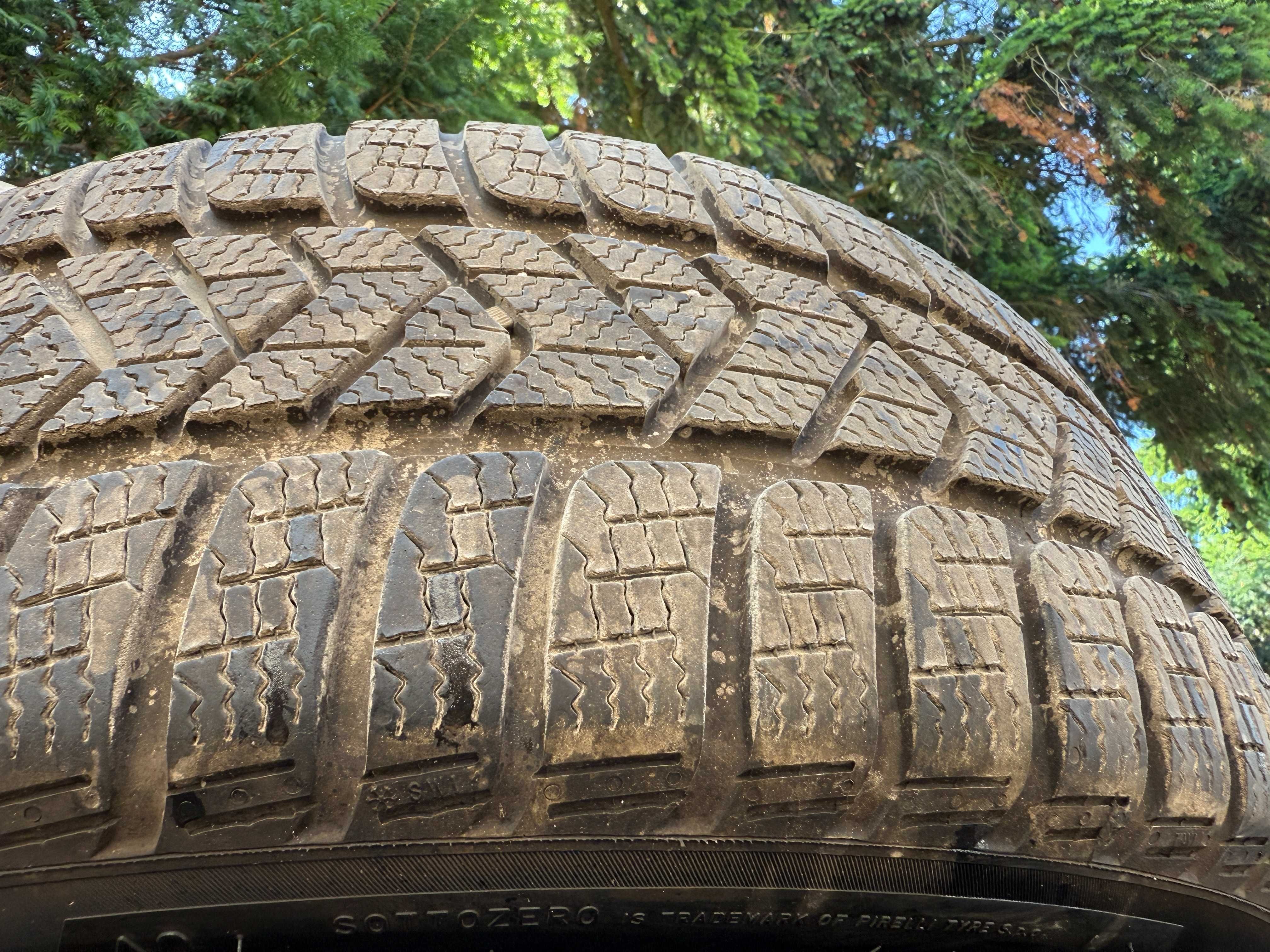 Komplet opon zimowych Pirelli SottoZero 3 225/50r18 99H XL 2022 r.
