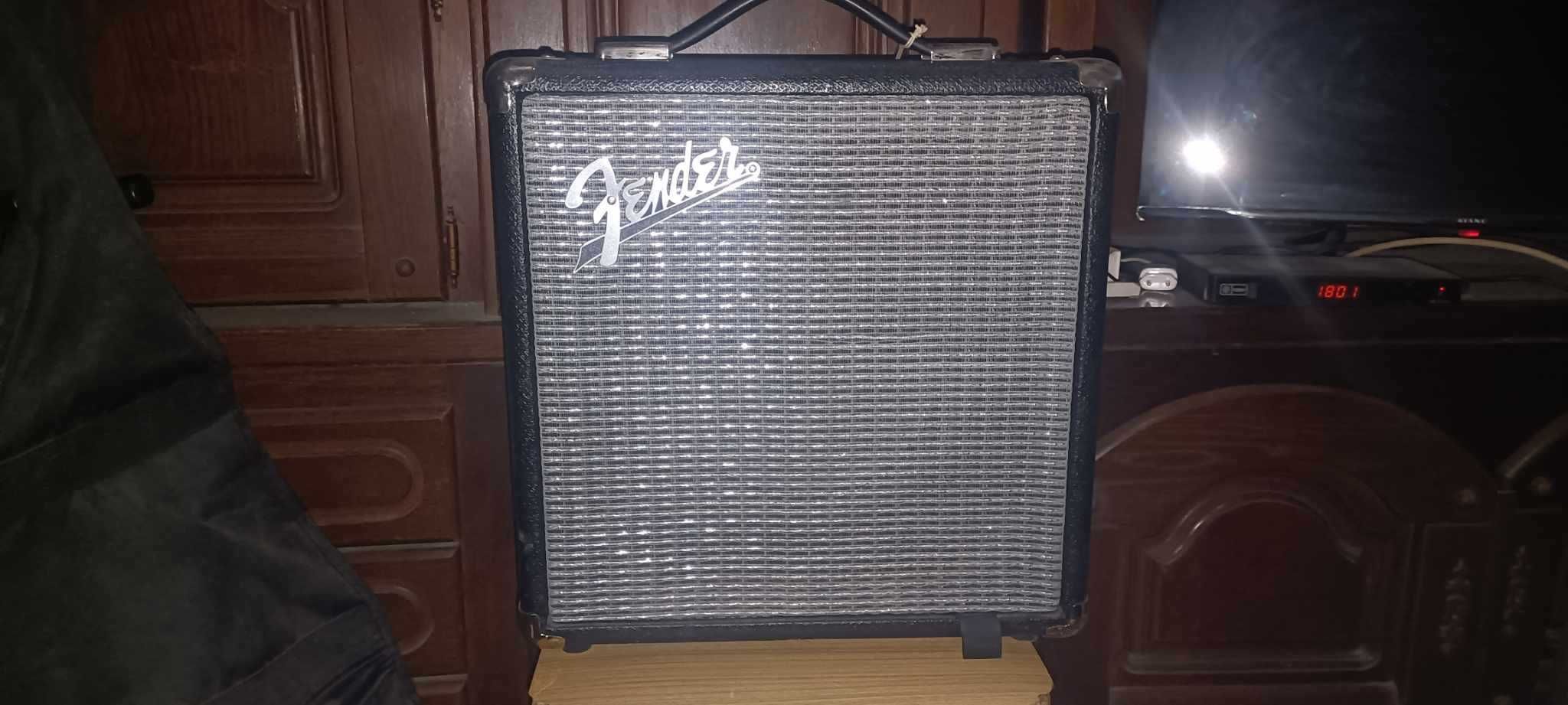 wzmacniacz gitarowy FENDER rumble 15 watt super stan