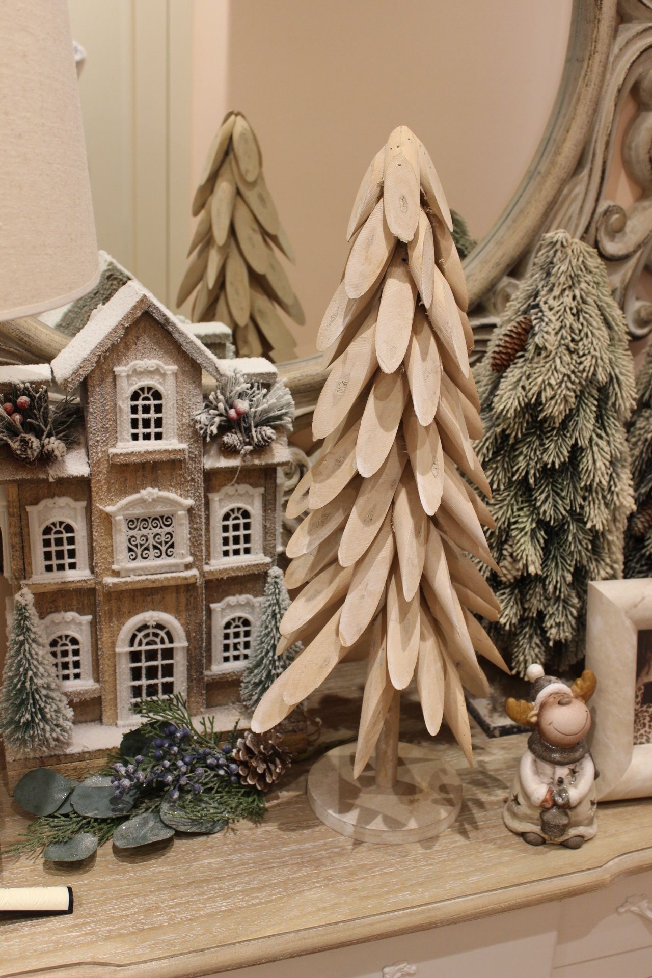 Árvore de Natal Madeira e cestos verga branca grandes dimensões