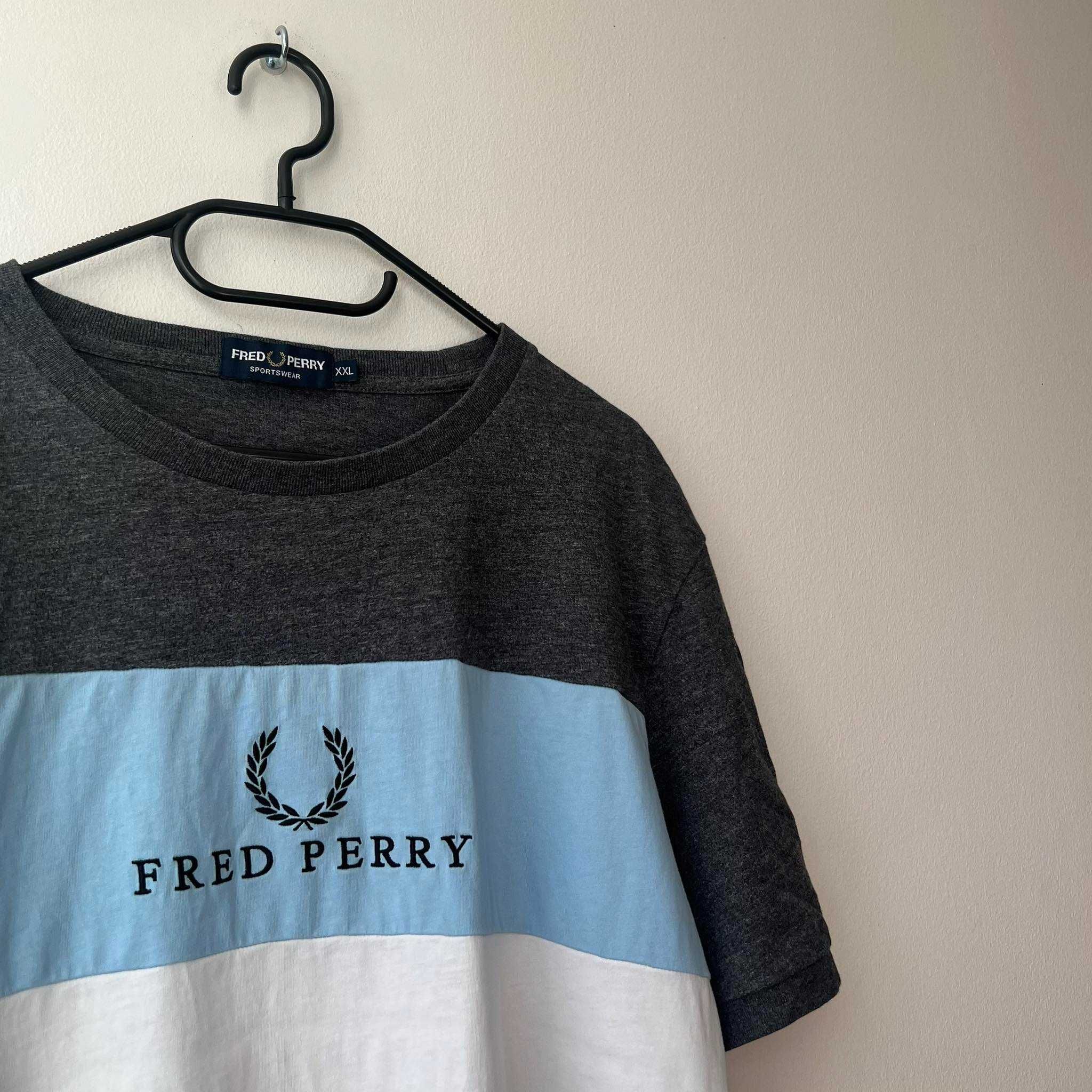 Fred Perry Stitched Logo T-Shirt Dark Grey / Baby Blue