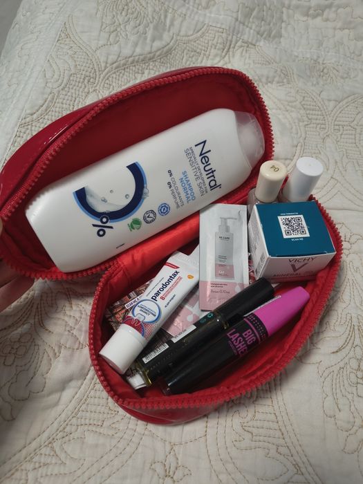 Косметика Vichy косметичка набір лот тіні крем тонік міцелярна вода