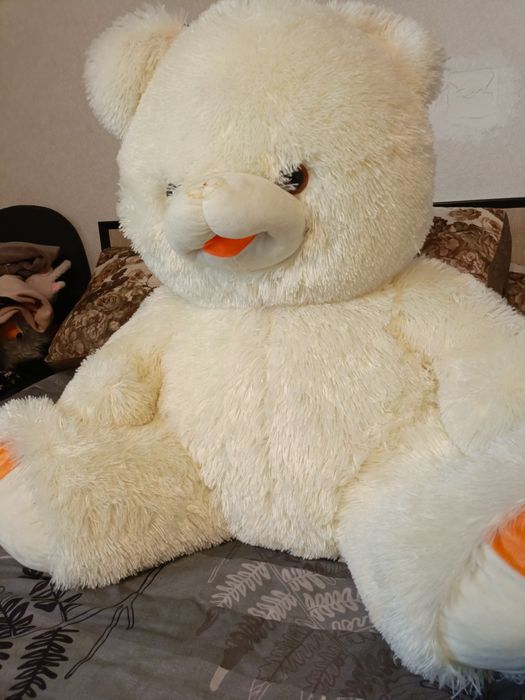 Ведмідь м'який  білого кольору