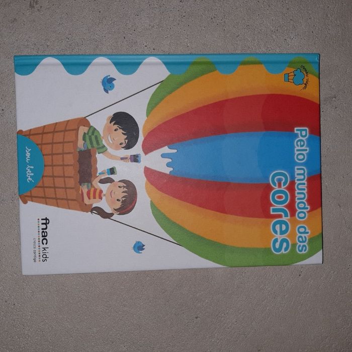 Livro "Pelo mundo das cores"