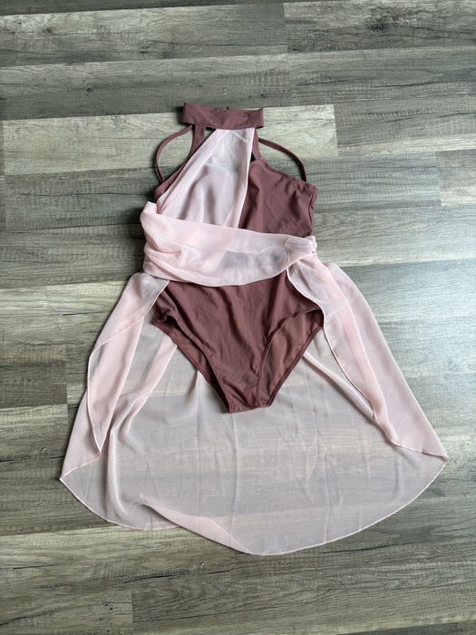 Stroj do tanca wspolczesnego 134/140