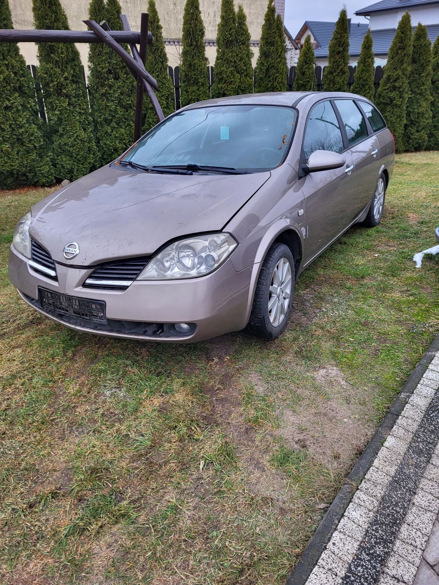 Tył Nissan Primera P12 1.8 kombi kolor C30G