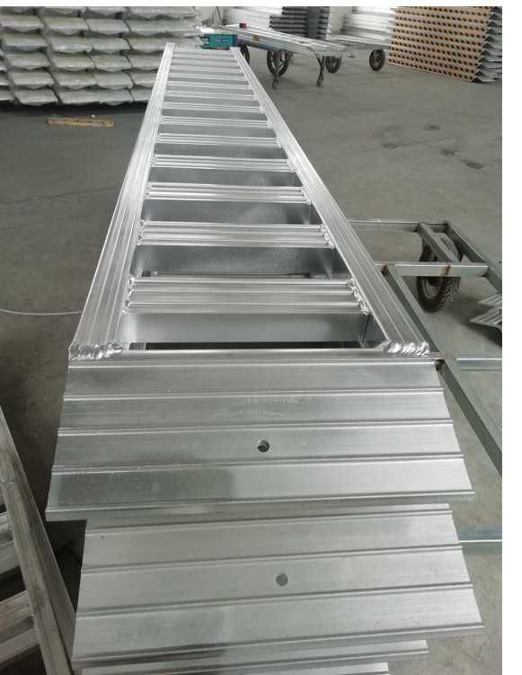 Najazdy aluminiowe do koparki 2m 2000kg