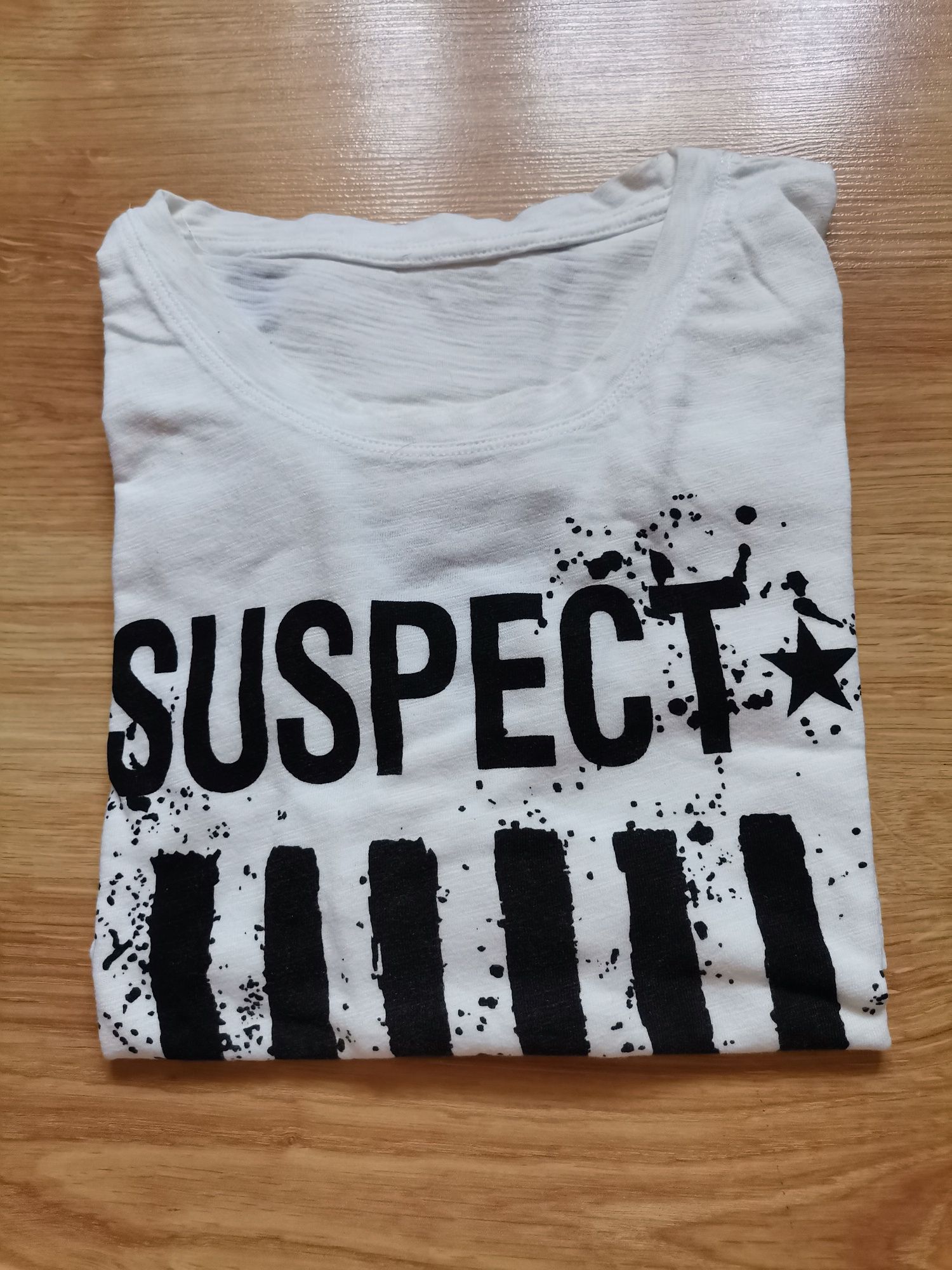 Koszulka z nadrukiem Suspect