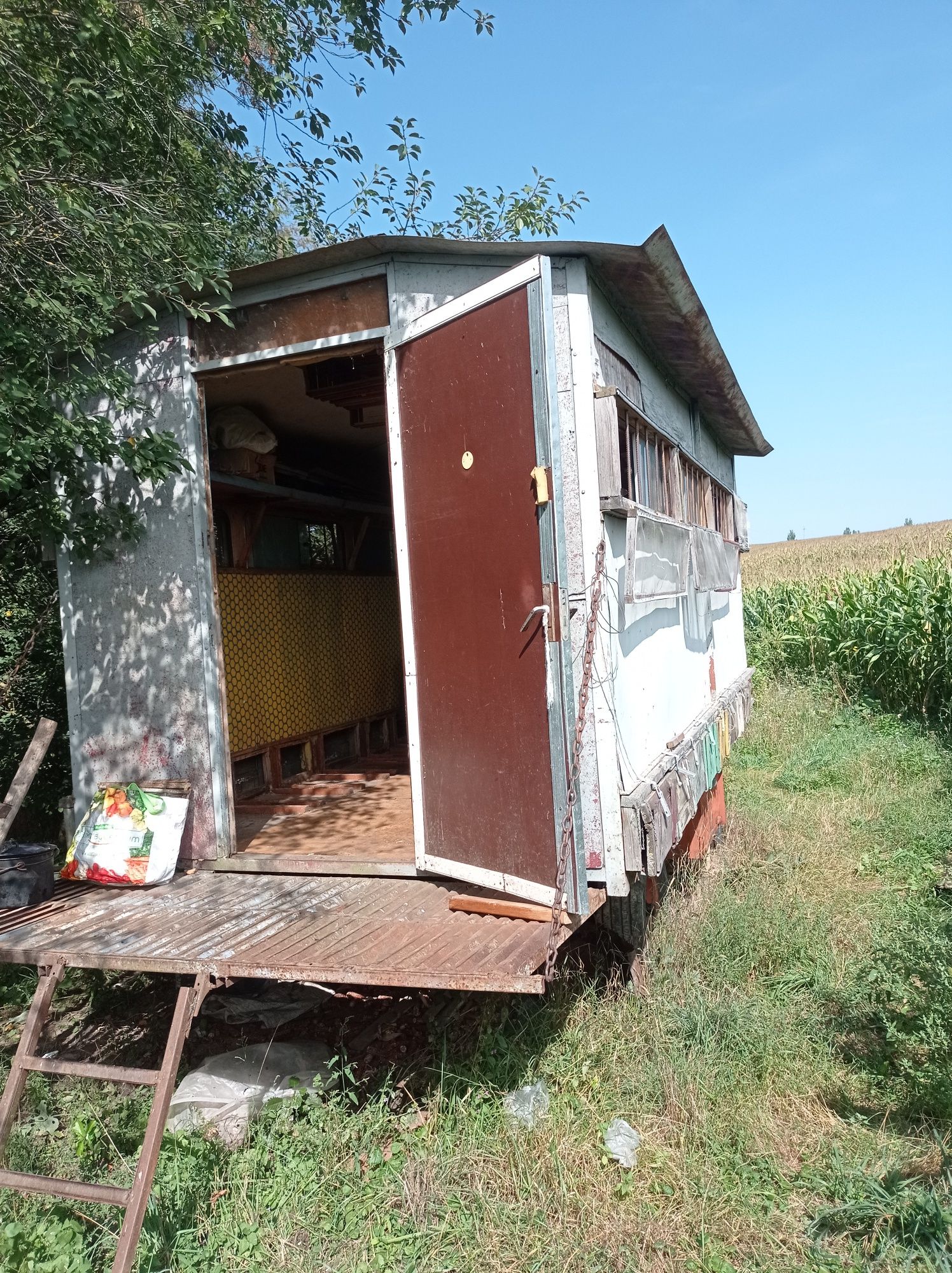 Продається пересувний бджолопавільйон .