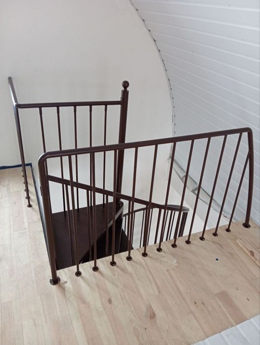 Гвинтові сходи лофт металевий каркас перила сходинки лестница драбина