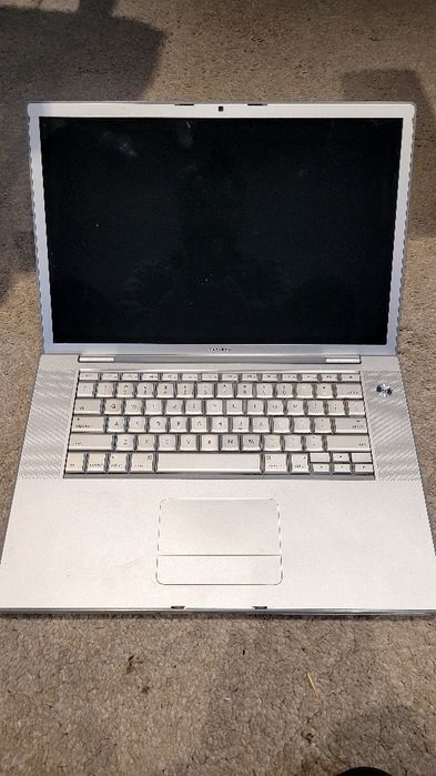 MacBook Pro 15"  A1260 Core 2 Duo BEZ BATERII. Na części.