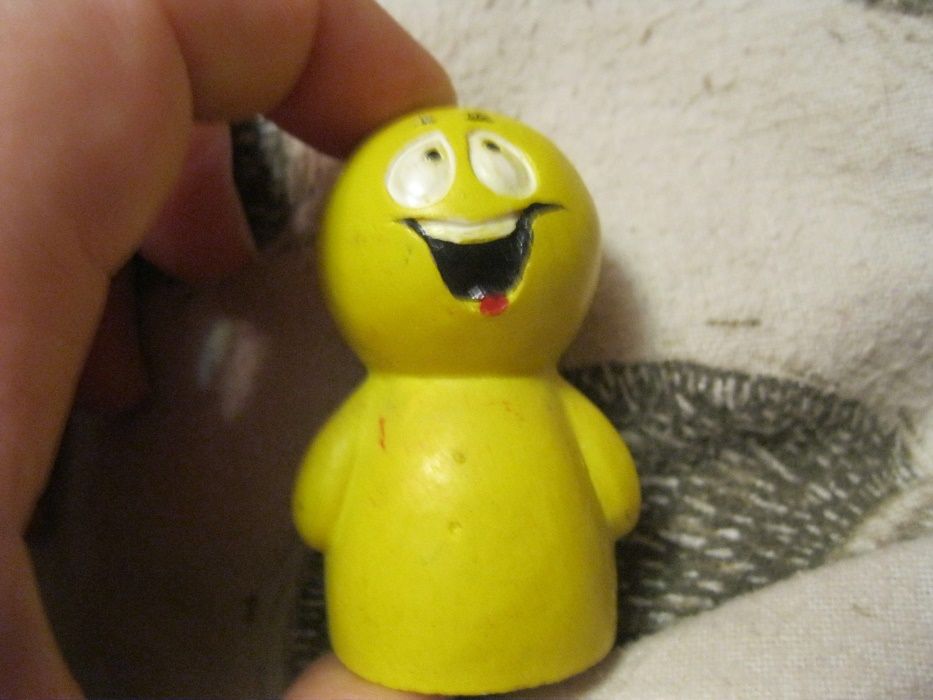 игрушка детская желтая человечек типа южный парк твердая фигурка