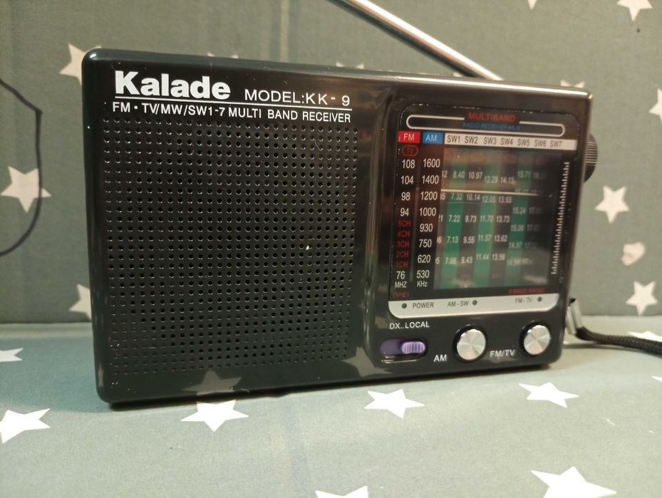 Radio małe na baterie AA w pudełku przenośne na działkę