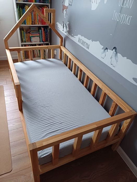Łóżko dziecięce drewniane