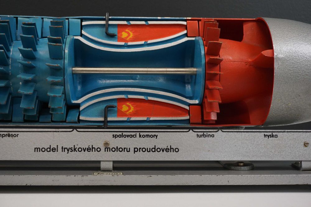 Model pomoc naukowa silnik turboodrzutowy odrzutowy PRL samolot