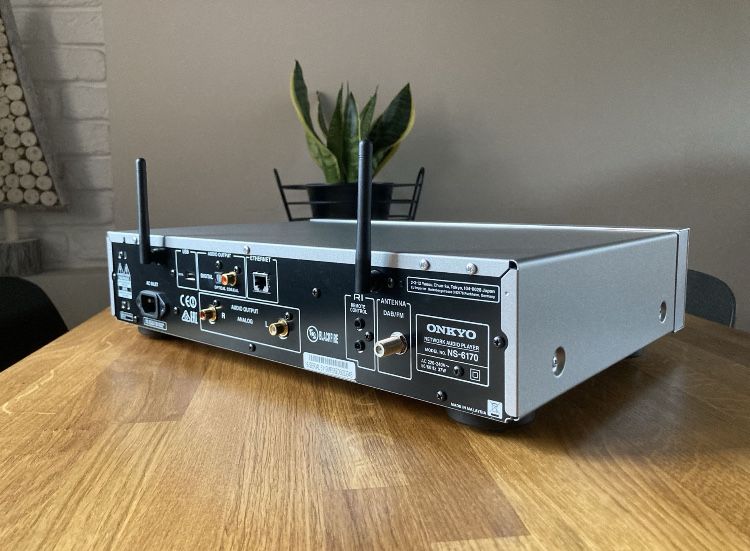 Odtwarzacz sieciowy streamer Onkyo NS-6170, komplet