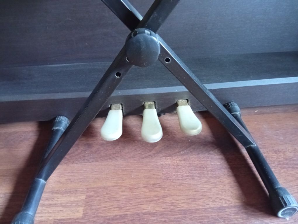 Vendo Piano Marca ORLA marca italiana+Banco+Almofada (Negociável)