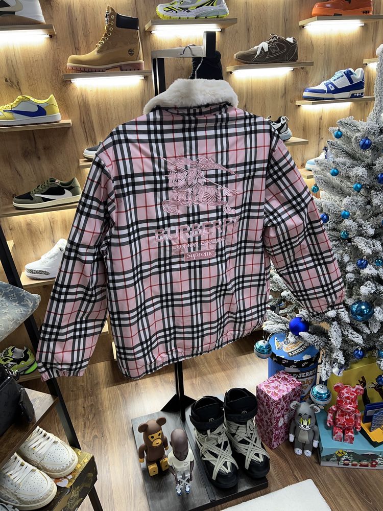 Куртка Supreme x Burberry Shearly Down Jacket Pink Logo