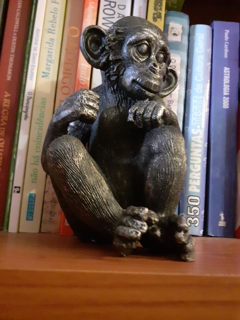 Macaco Chimpanzé Estatueta Decoração para estante 17 cm