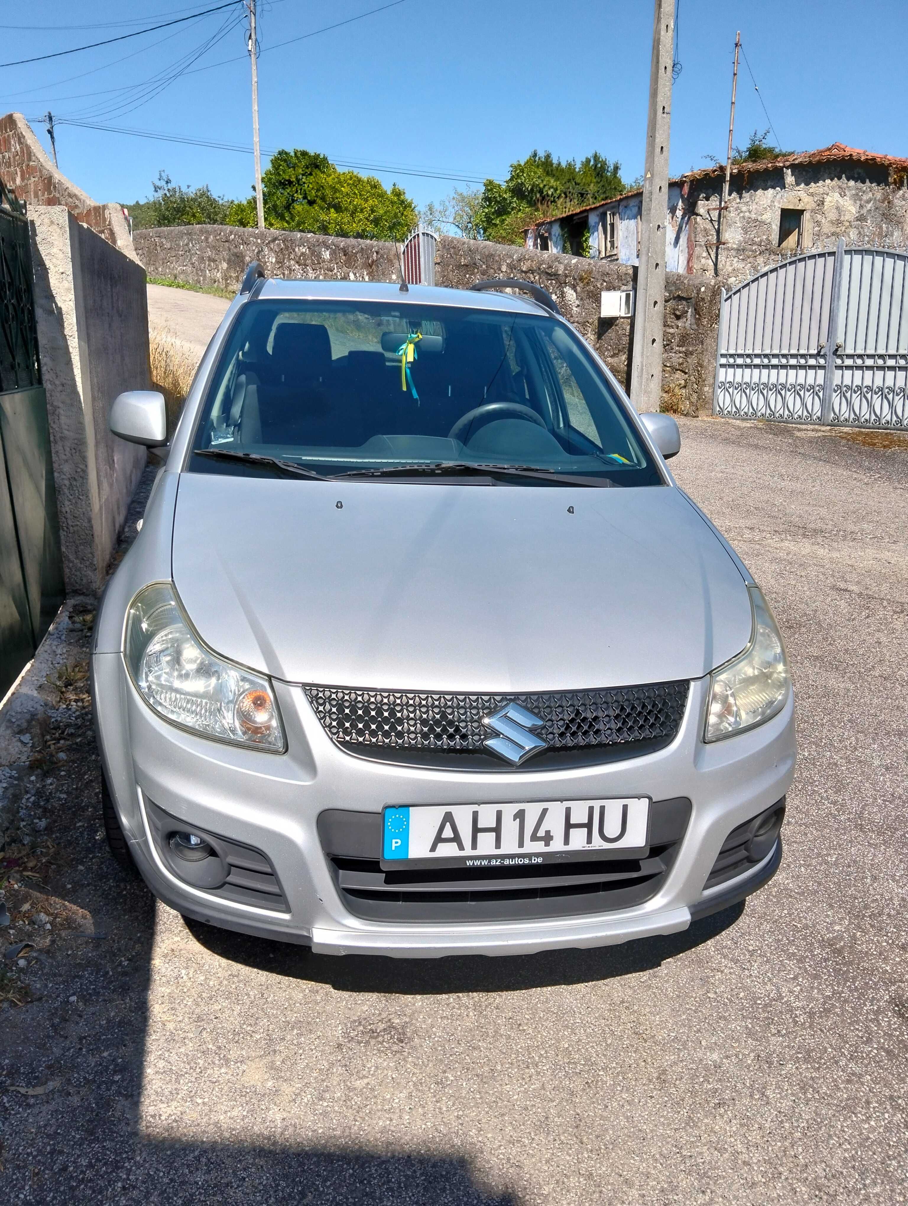 Vendo Suzuki Sx4 em muito bom estado com bagageira de tejadilho.