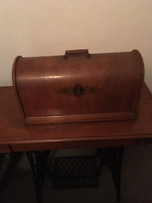 Máquina de costura Singer antiga