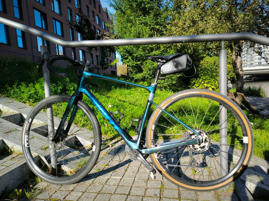 Rower Bicycle Gravel Szuter Giant Revolt Advanced 2 M/L carbon