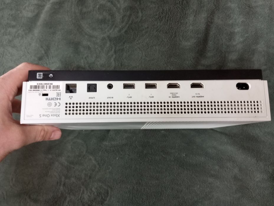 Продам XBOX one s 1 tb