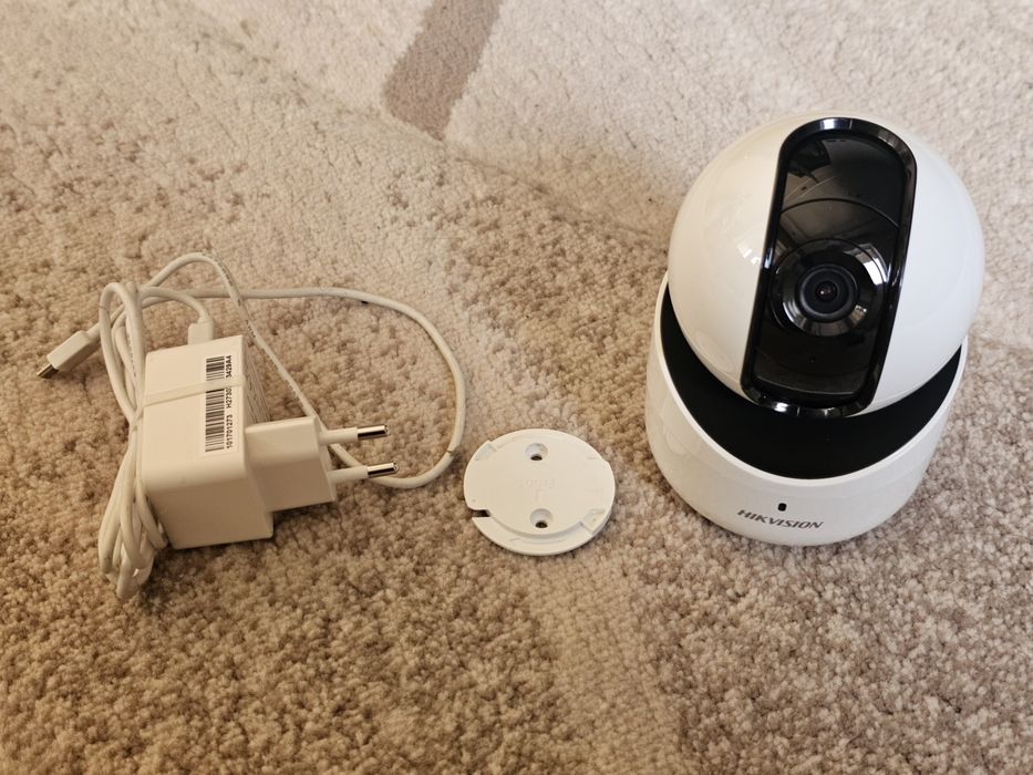 Продам IP камера Hikvision DS-2CV2Q21FD-IW (W) (2.8 мм)  2-MPixel