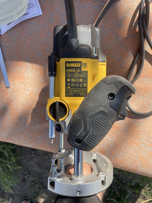 Фрезер сетевой DeWALT DW625E 2000 Вт новый