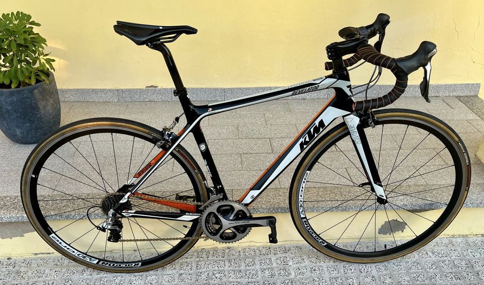 KTM Revelator Prime. Carbono.