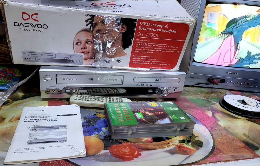 DVD-плеер и VHS-видеомаг,Daewoo SH-7700K., статуэтка, sharp,стерео 6го