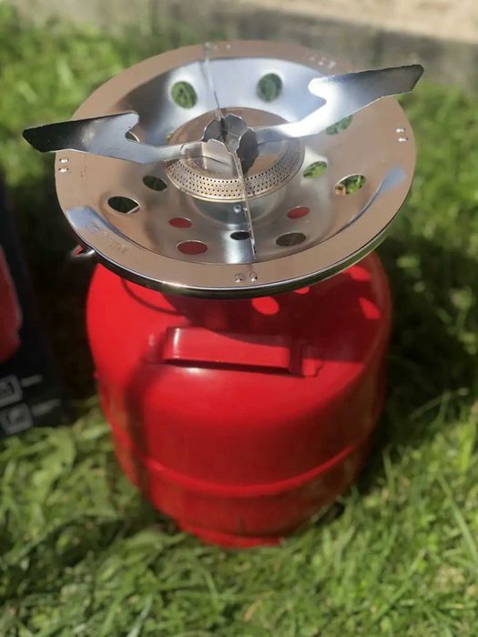 балон газовий говий з коробці з тарілкою пальником для варки їжі
