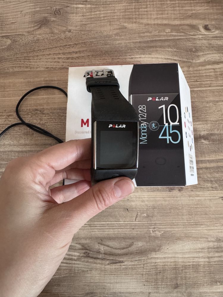 Продам смарт-годинник Polar M600