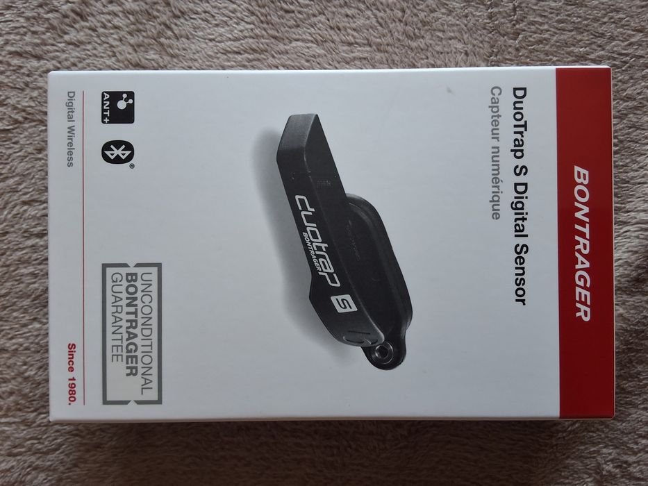 Датчик швидкості і каденсу  Bontrager .
• Світлодіодний індикатор