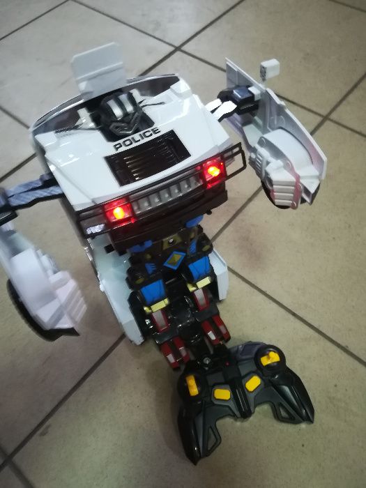 Джип-Робот Трансформер 28 см,на радиоуправлении,аккумуляторы.