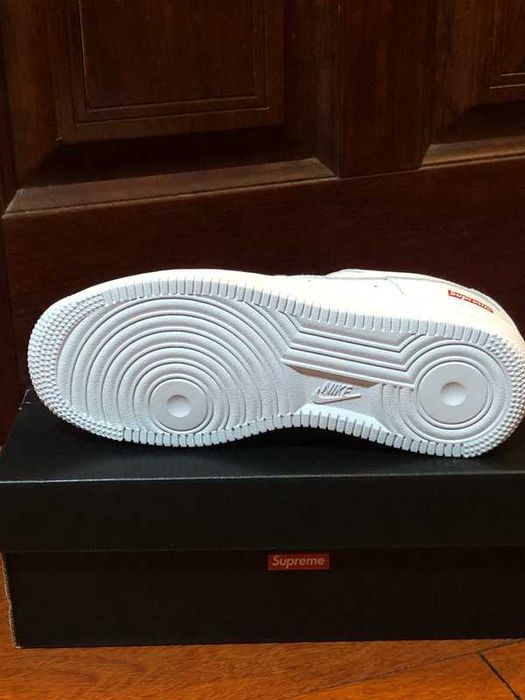 Buty meskie Trampk Nike Air Force 1 Low Supreme White R.43
