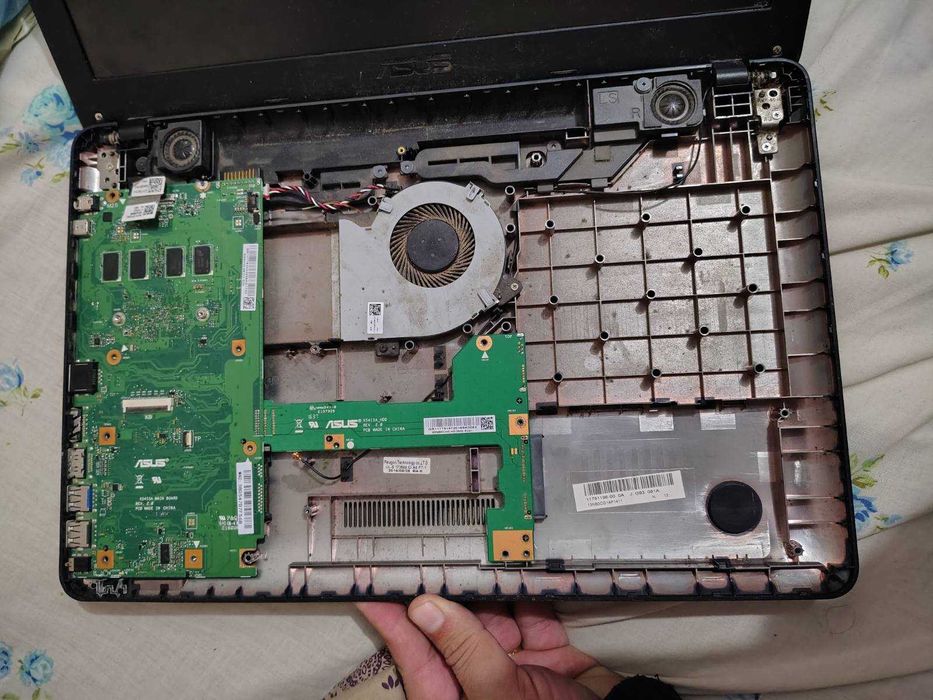 Ноутбук ASUS Z7 X541SA-XO055D неробочий на запчастини