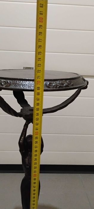 Sprzedam kwietnik stojący.