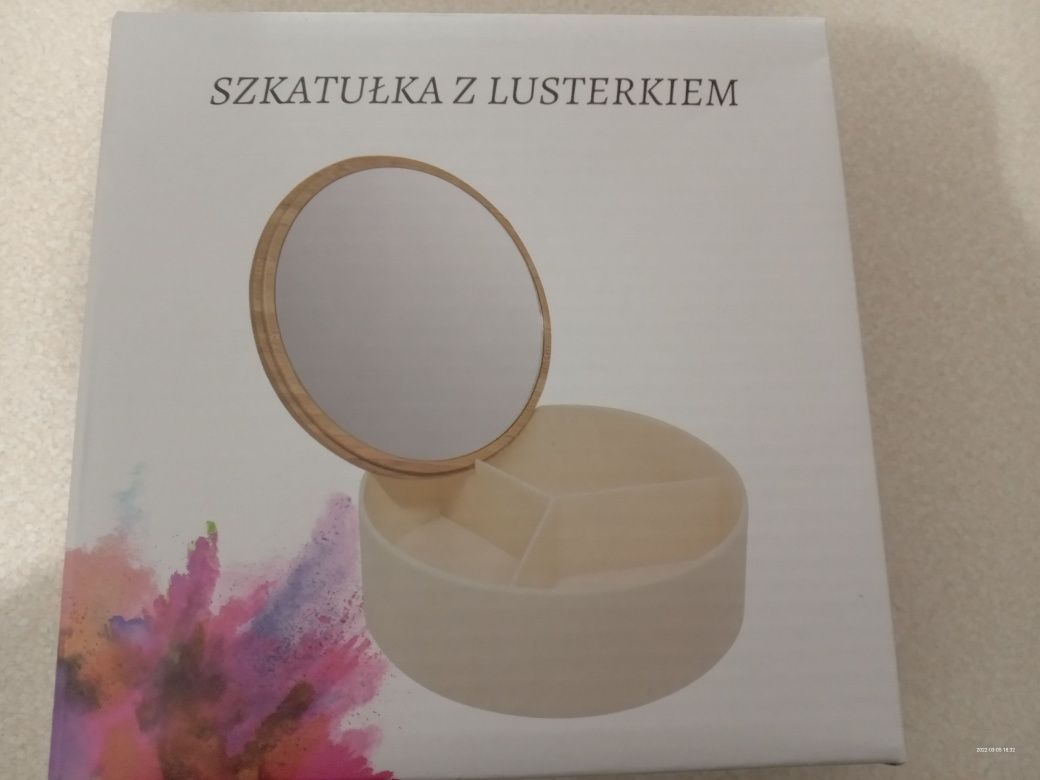 Szkatułka na biżuterię z lusterkiem