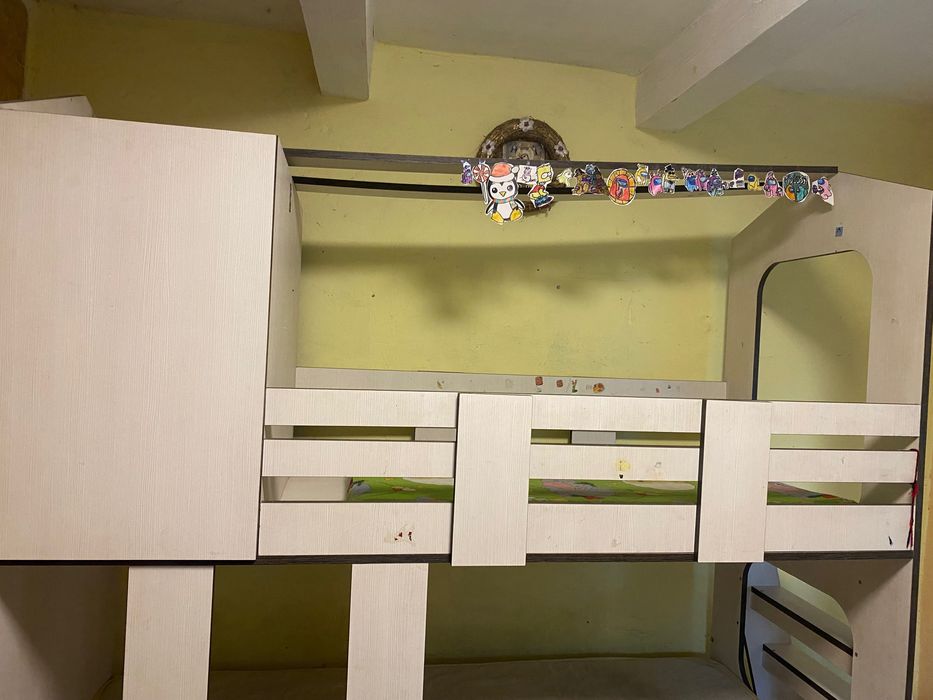 Двухярусне ліжко