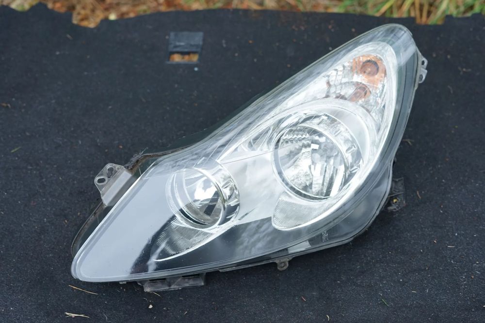 Lampa przód przednia lewa Opel Corsa D 93189363 Anglik