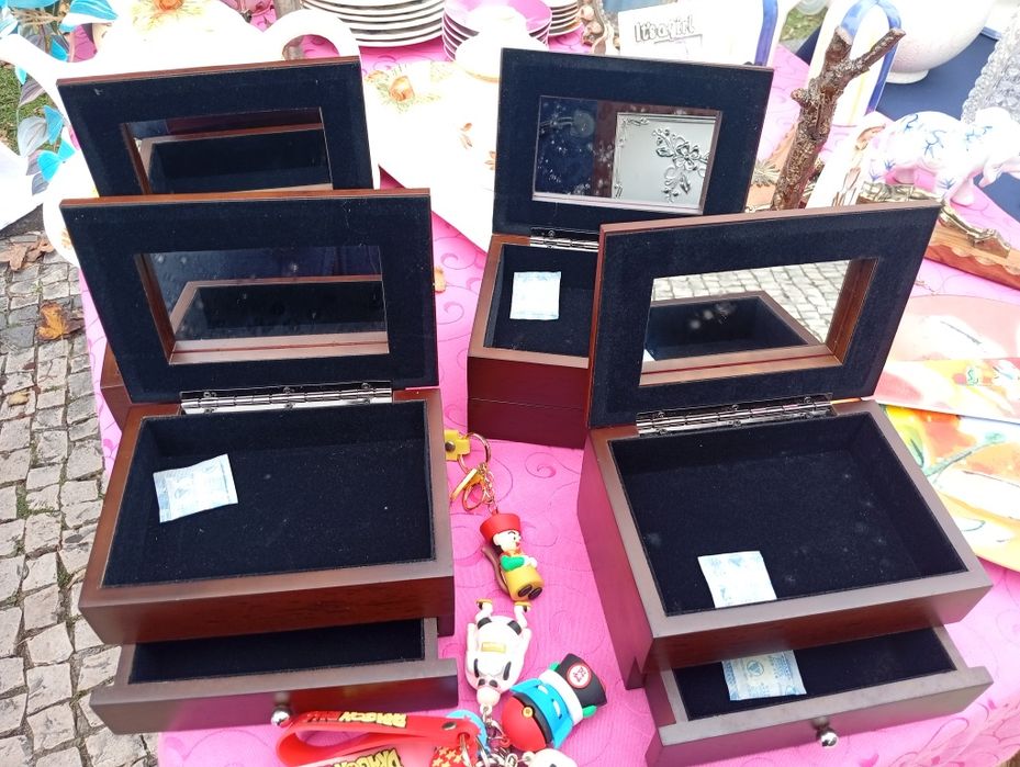 Guarda jóias com a chapa em banho de prata