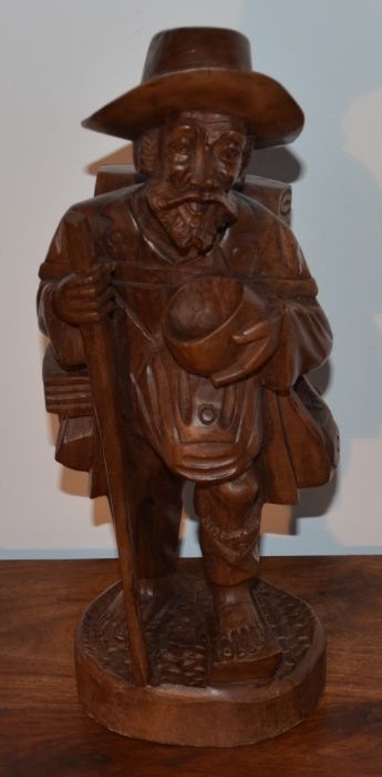 Escultura em Madeira Maciça – Velho Pobre