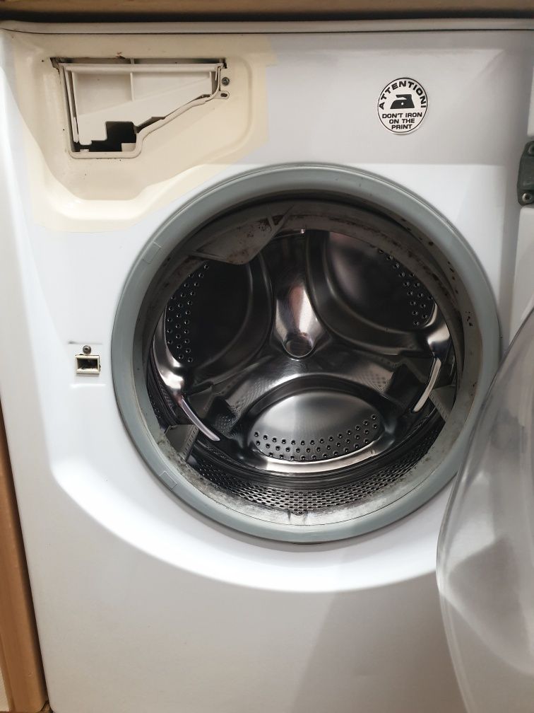 Продам б/у пральну машину Ariston Hotpoint