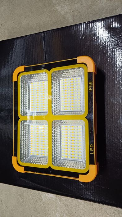 Переносний LED ліхтар - прожектор Powerbank на сонячній батареї з USB