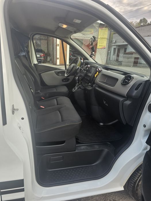 Терміново продам Renault trafic 3